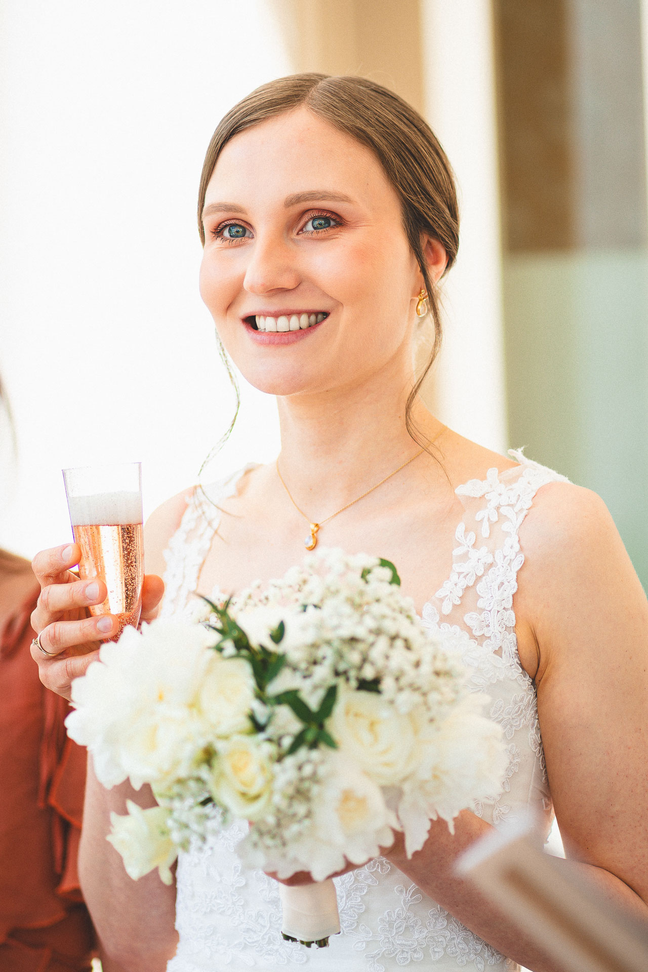 Sektempfang nach einer Hochzeitstrauung.