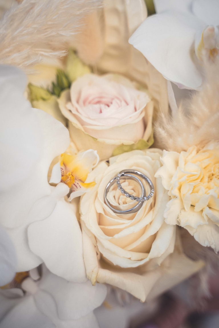 Ringe Blumen Hochzeit