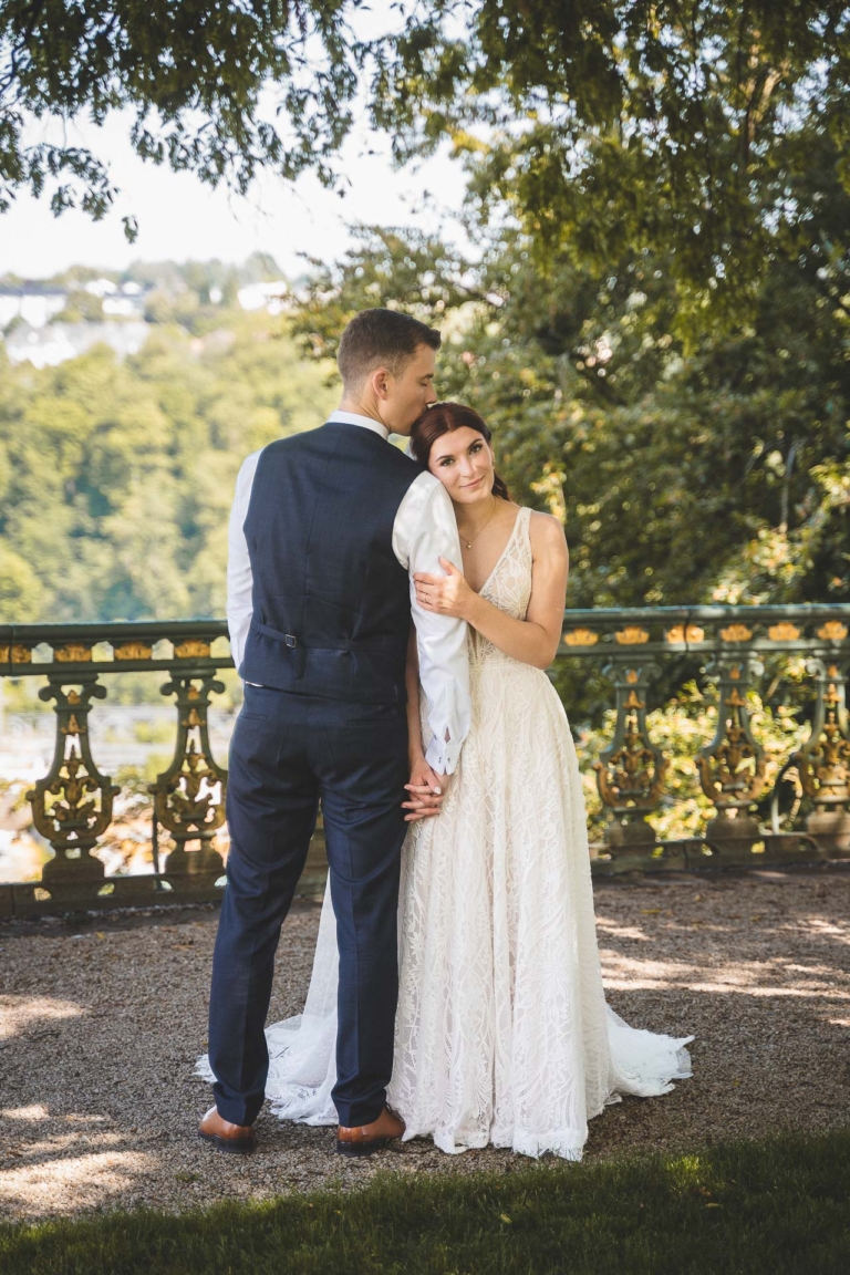 hochzeit schloss weilburg brautpaar schlosspark